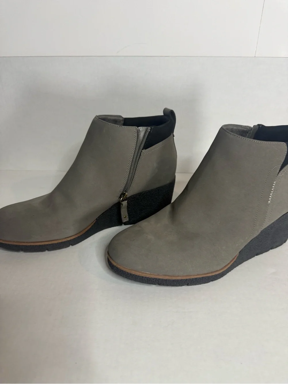 Dr. Scholl's BERYLLE Gray Faux Suede Wedge Zip Ankle Bootie Women's 11W